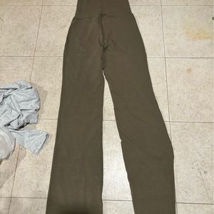 NWT SKIMS LEGGINGS- SO COMFY